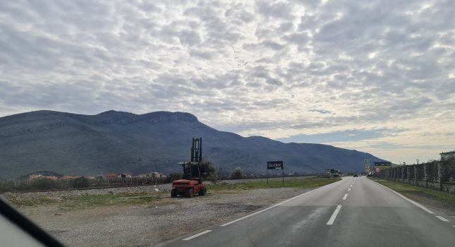 Privilegovani ,,Katolik,, može da zaprljava i ugrožava Opštinu Tuzi, a ,,Muslimani,, moraju da ćute?!