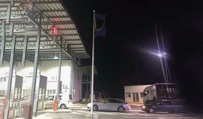 SKANDAL NA GRANICI SA CG: Izrezana i teško osrnavljena zastava BiH