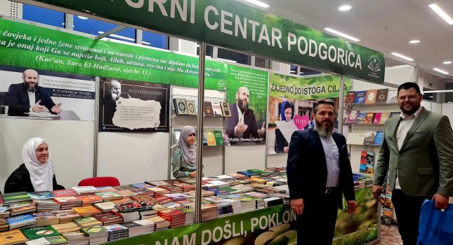 Dominantan štand Islamskog kulturnog centra Podgorica na sajmu knjiga u Nikšiću (200 fotografija)