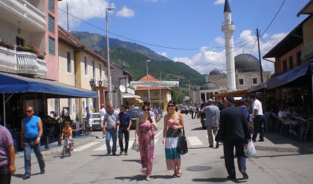 Akcija podjele Kur’ana, primjeraka Ame džuza i islamskih letaka u Gusinju IKC Podgorica
