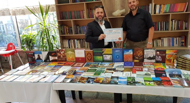,,Jedinstvenom,, Halal restoranu IDEA donirano preko 76 naslova raznih knjiga