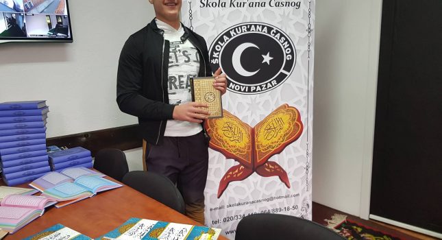 Poklon Kur`ani u boji najmlađim polaznicima Škole Kurana Časnog iz Novoga pazara