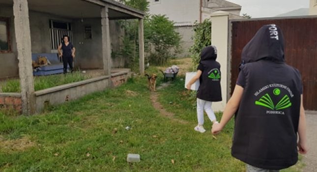 U oči blagoslovljene 27 noći mnogim porodicama uručeni paketi (FOTO)