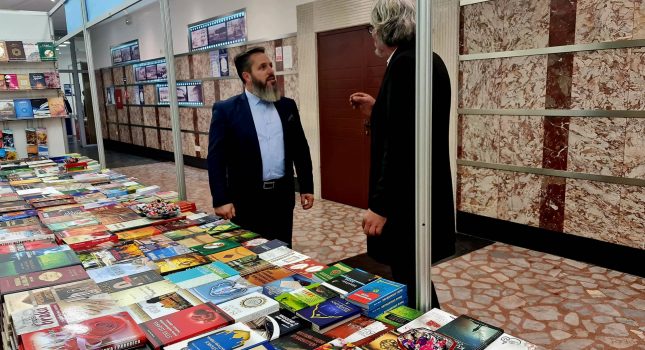 Dominantan štand Islamskog kulturnog centra Podgorica na sajmu knjiga u Nikšiću (200 fotografija)