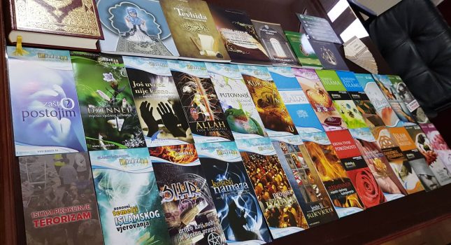 IKC Podgorica, podijelio više od 1000 knjiga građanima i 13. 200 flajera, građanima opštine Podgorica i Tuzi