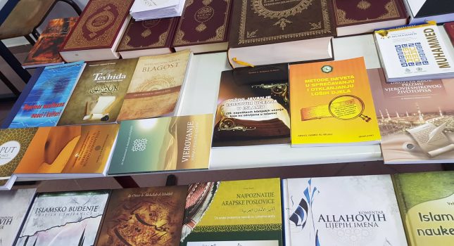 Donacija 56 naslova knjiga za biblioteku Škole Kur`ana časnog u Beranama