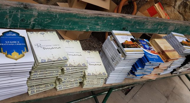 650 Naslova raznih islamskih knjiga podijeljeno na Džumi namazu u Rožajama