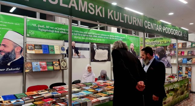 Dominantan štand Islamskog kulturnog centra Podgorica na sajmu knjiga u Nikšiću (200 fotografija)