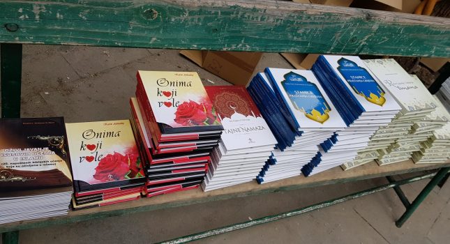 650 Naslova raznih islamskih knjiga podijeljeno na Džumi namazu u Rožajama