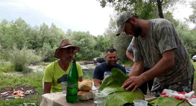 Vranjski džemat organizovao druženje uz bogatu sofru na obali skadarskog jezera