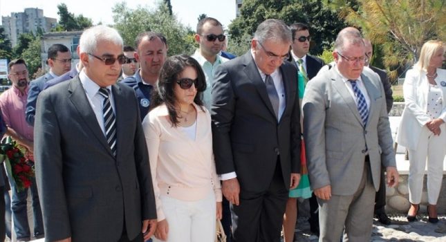 U PODGORICI OBILJEŽEN DAN SJEĆANJA NA ŽRTVE RATOVA: DA SE BUDUĆIM GENERACIJAMA NE PONOVI (FOTO-VIDEO GALERIJA)