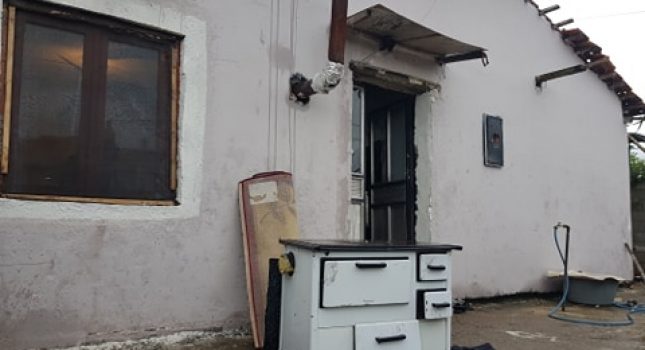 Četvrti šporet na drva, trosjed, dvosjed i fotelja za sacijalno ugroženu porodicu u Podgorici