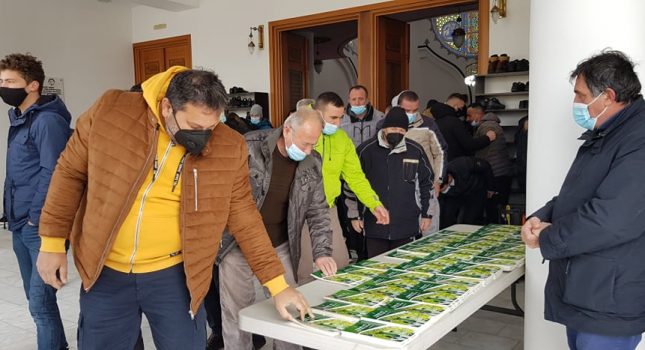 IKC Podgorica donirao 200 knjiga vjernicima nakon Džume namaza u IKC Bar