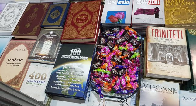 IKC Podgorica besplatno dijeli Kurane i islamske knjige u Podgorici!!!