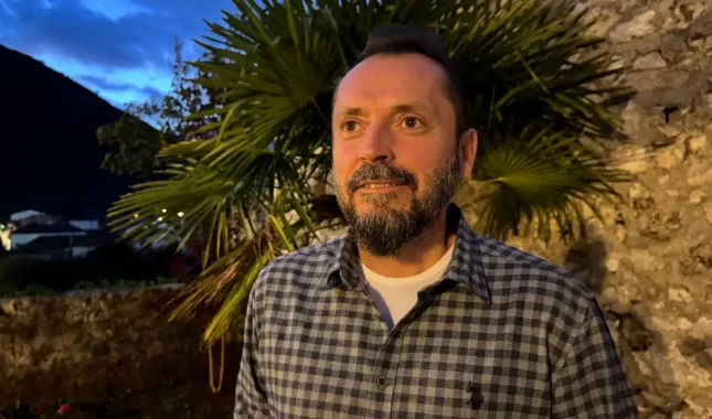 Bursać: Salko i Admir očistili pravoslavno groblje, a mi ni svoje duše ne umijemo