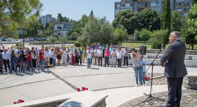 U PODGORICI OBILJEŽEN DAN SJEĆANJA NA ŽRTVE RATOVA: DA SE BUDUĆIM GENERACIJAMA NE PONOVI (FOTO-VIDEO GALERIJA)