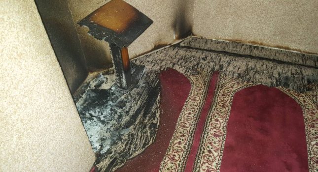 GORIO MIHRAB – Podmetnut požar u Nikšićkoj džamiji (Foto)