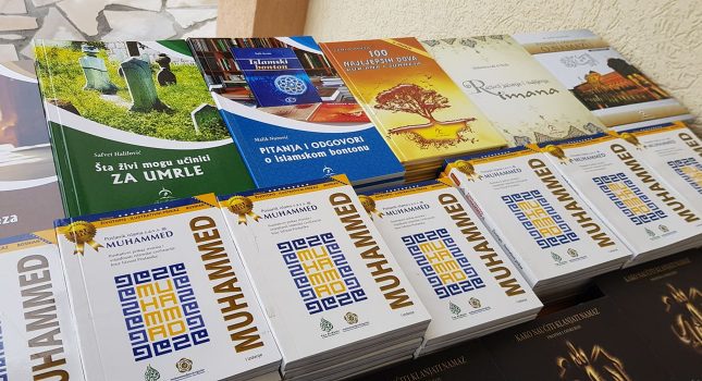 IKC Podgorica donirao 1500 raznih knjiga džematima u Bijelo polju (FOTO)