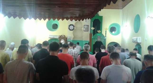 VRIEDNA DONACIJA ISLAMSKIH KNJIGA DŽEMATU U DINOŠI