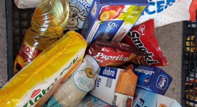 IKC Podgorica podijelio 87 paketa hrane i hemije, građanima Podgorice i Malesije