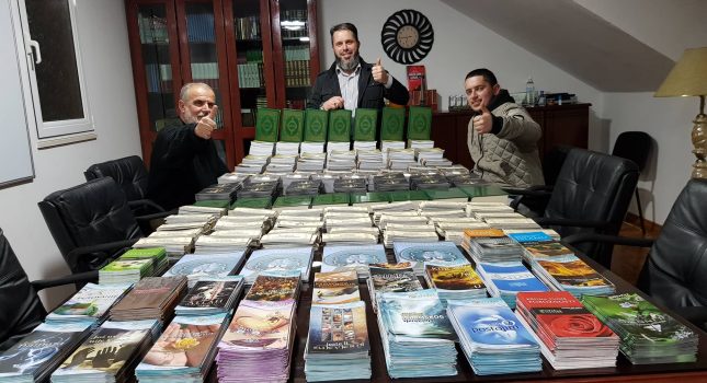 IKC Podgorica, podijelio više od 1000 knjiga građanima i 13. 200 flajera, građanima opštine Podgorica i Tuzi