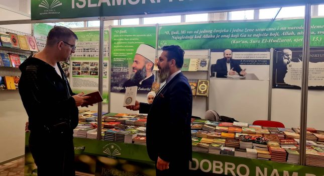 Dominantan štand Islamskog kulturnog centra Podgorica na sajmu knjiga u Nikšiću (200 fotografija)