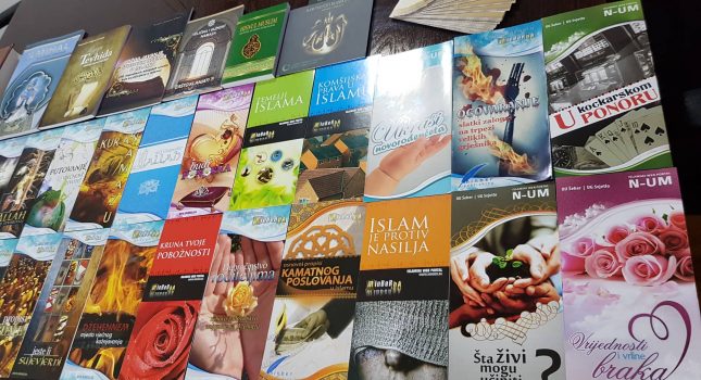 IKC Podgorica, podijelio više od 1000 knjiga građanima i 13. 200 flajera, građanima opštine Podgorica i Tuzi