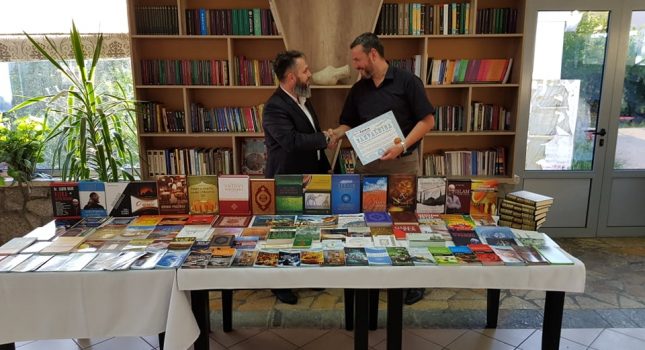 ,,Jedinstvenom,, Halal restoranu IDEA donirano preko 76 naslova raznih knjiga