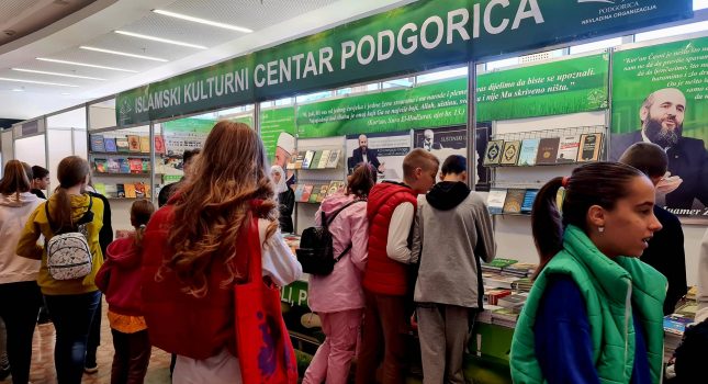 Dominantan štand Islamskog kulturnog centra Podgorica na sajmu knjiga u Nikšiću (200 fotografija)
