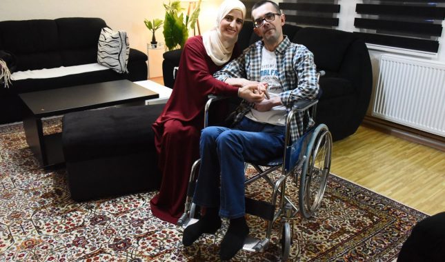 Ljubavna priča zbog koje suze same teku: Nakon 12 godina nosanja dobili lift /VIDEO/