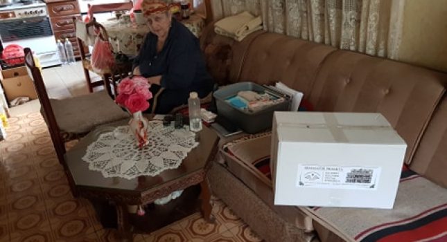 U oči blagoslovljene 27 noći mnogim porodicama uručeni paketi (FOTO)