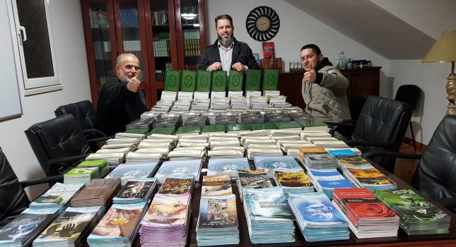 IKC Podgorica, podijelio više od 1000 knjiga građanima i 13. 200 flajera, građanima opštine Podgorica i Tuzi