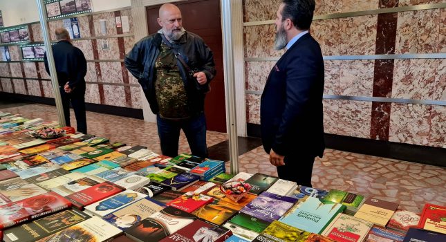Dominantan štand Islamskog kulturnog centra Podgorica na sajmu knjiga u Nikšiću (200 fotografija)