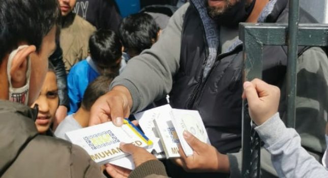 Donacija 300 DVD izdanja i 136 knjiga Romskom mesdžidu na Konik