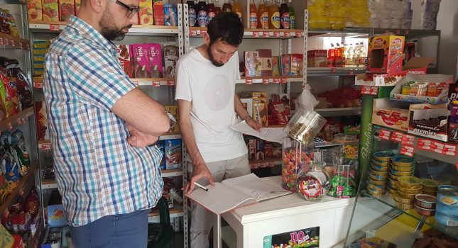 Zadužene siromahe oslobodili duga u prodavnici prehrambene robe