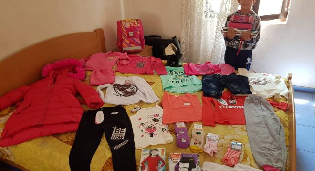 Djevojčica Enesa spremna i srećna za polazak u prvi razred