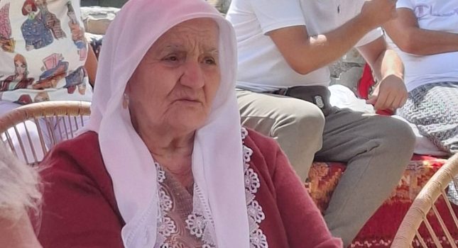 NA KATUNU MASLA PEJČINOVIĆA, ĐE MIRIŠU BOROVNICE I PROKLETIJE