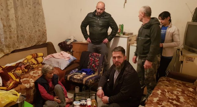 Osnovna hrana pred vratima dvedeset siromaha