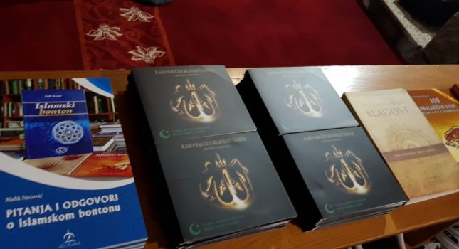 Podjela knjiga i dvd izdanja u džamiji Osmanagić