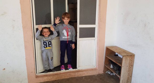 Djevojčica Enesa spremna i srećna za polazak u prvi razred