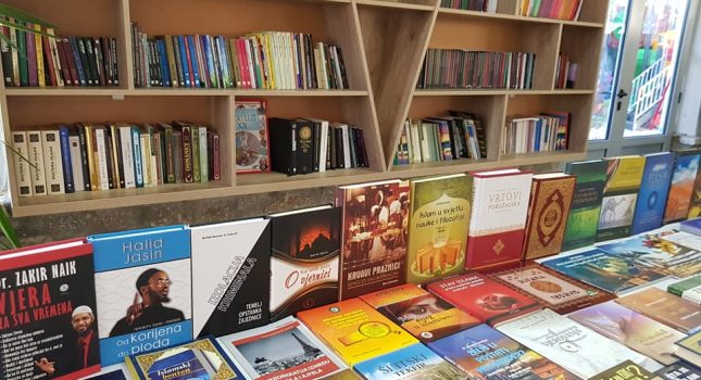 ,,Jedinstvenom,, Halal restoranu IDEA donirano preko 76 naslova raznih knjiga