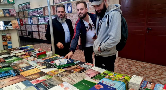 Dominantan štand Islamskog kulturnog centra Podgorica na sajmu knjiga u Nikšiću (200 fotografija)