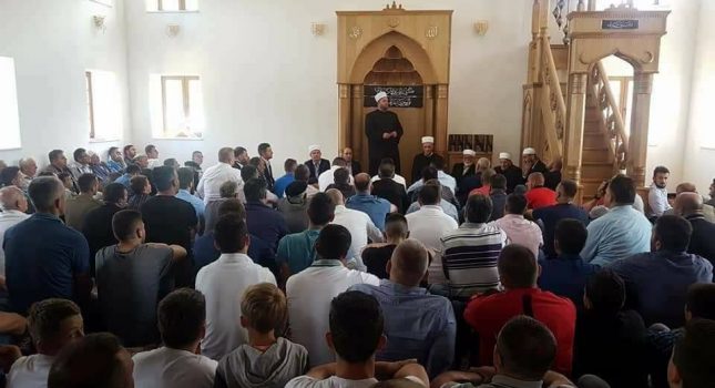 Akcija podjele Kur’ana, primjeraka Ame džuza i islamskih letaka u Bijelom Polju  IKC Podgorica