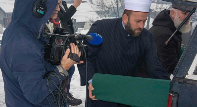POSMRTNI OSTACI BERANSKIH MUSLIMANA PREMJEŠTENI NA GROBLJE NA JASIKOVCU (VIDEO)