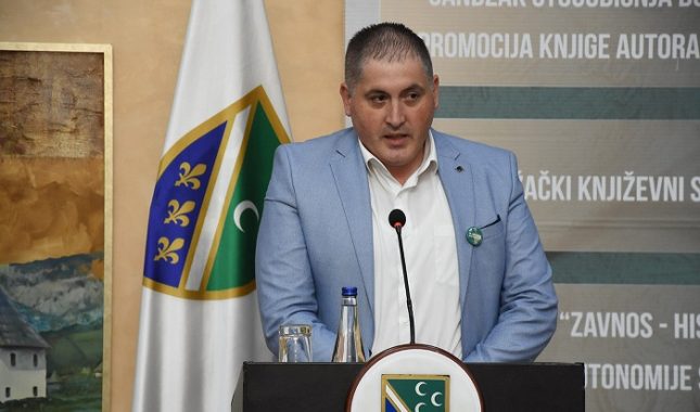 ZASTAVA LJILJANA KAO SVIJETLO BOŠNJAČKOG PONOSA I POSTOJANOSTI
