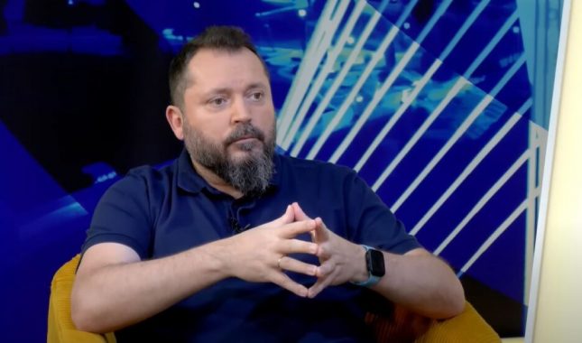 Bursać: „Bronzani Amfilohije – sve će to narod pozlatiti“