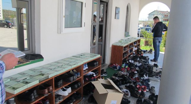 Vriedna donacija Islamskih knjiga džematu u Milješu