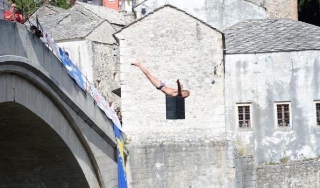 Ovo je priča o Tuzaninu koji je skakao i sa Starog mosta u Mostaru