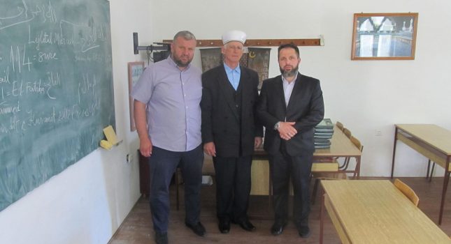 VRIEDNA DONACIJA ISLAMSKIH KNJIGA DŽEMATU U DINOŠI