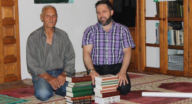 Poklon Kur`ani za džamije Medžlisa (Odbora) IZ CG- Podgorica i Tuzi. IKC-Podgorica